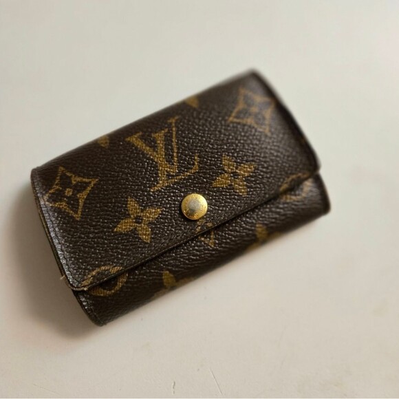 Louis Vuitton Monogram 6 Key holder - Picture 1 of 16